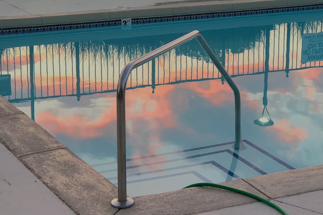 Cómo pintar piscinas de poliéster o fibra